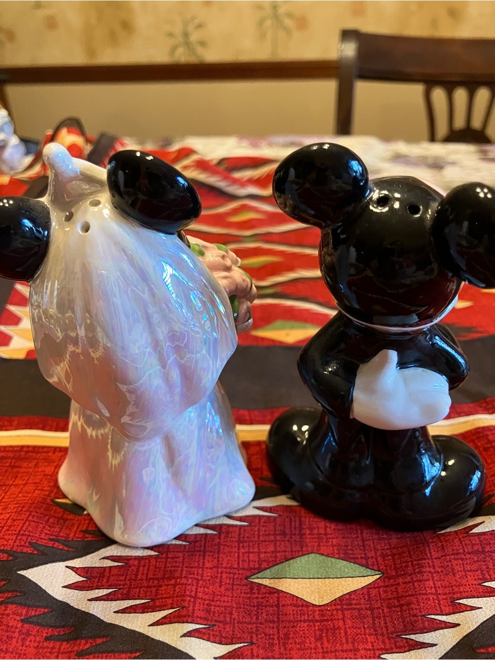 Micky and Minnie Salt & Pepper Shakers 4” - Picture 5 of 12
